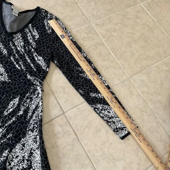 Carmen Marc Valvo Fit & Flare Dress Womens Large ponte knit long sleeve v-neck - Picture 6 of 8